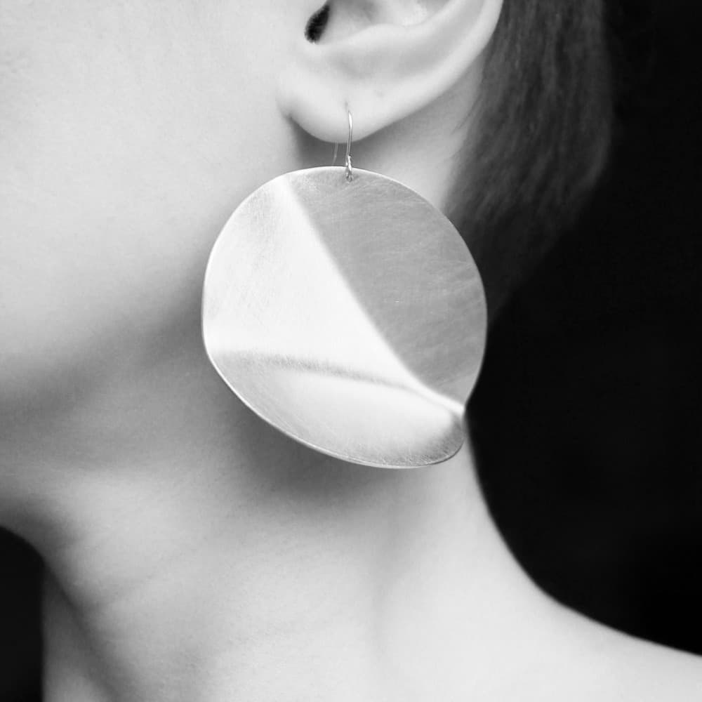 nakit,naušnice,metal,neobično,drugačije,poklon,dar,moderno,ručni rad