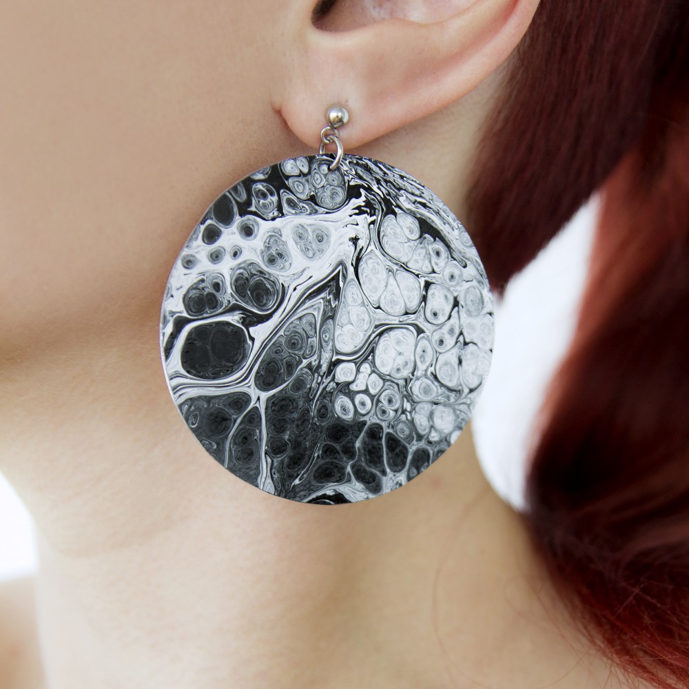 nakit,naušnice,crno-bijelo,metal,ručni rad,poklon,dar,obojane naušnice,statement